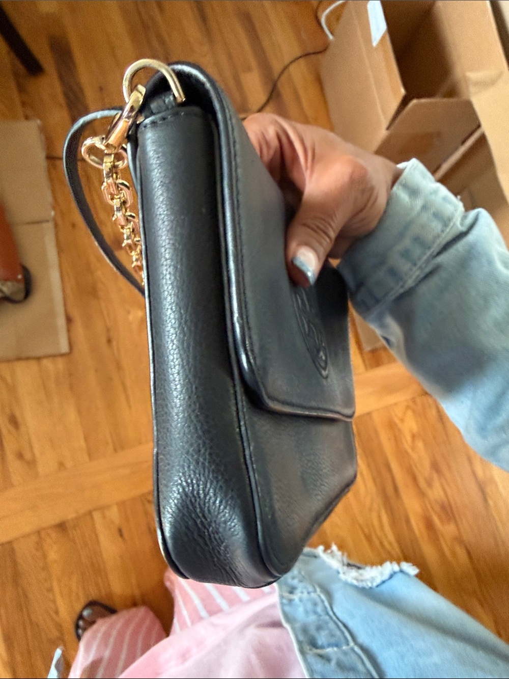 Tory Burch Black Pebbled Leather Crossbody with Logo Flap - Picture 5 of 7